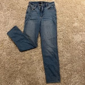Women’s Hollister Ultra High-Rise Mom Jean